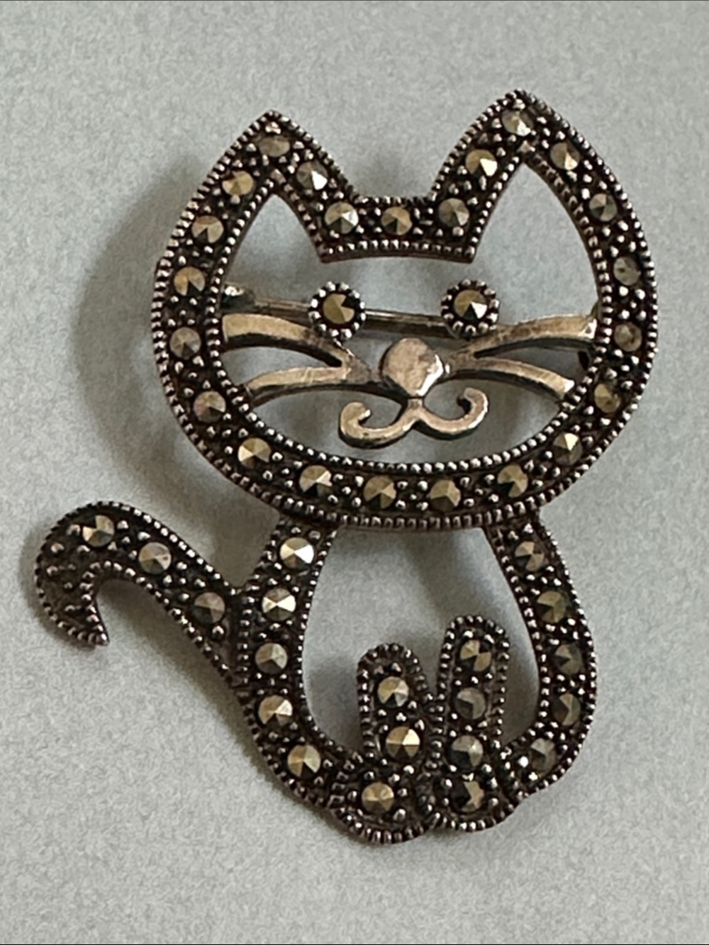 925 Sterling silver Cat-Shaped Marcasite Brooch in Silver